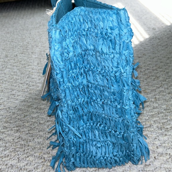 NWT Rafia Fringe Tote Handcrafted in India - Picture 3 of 9